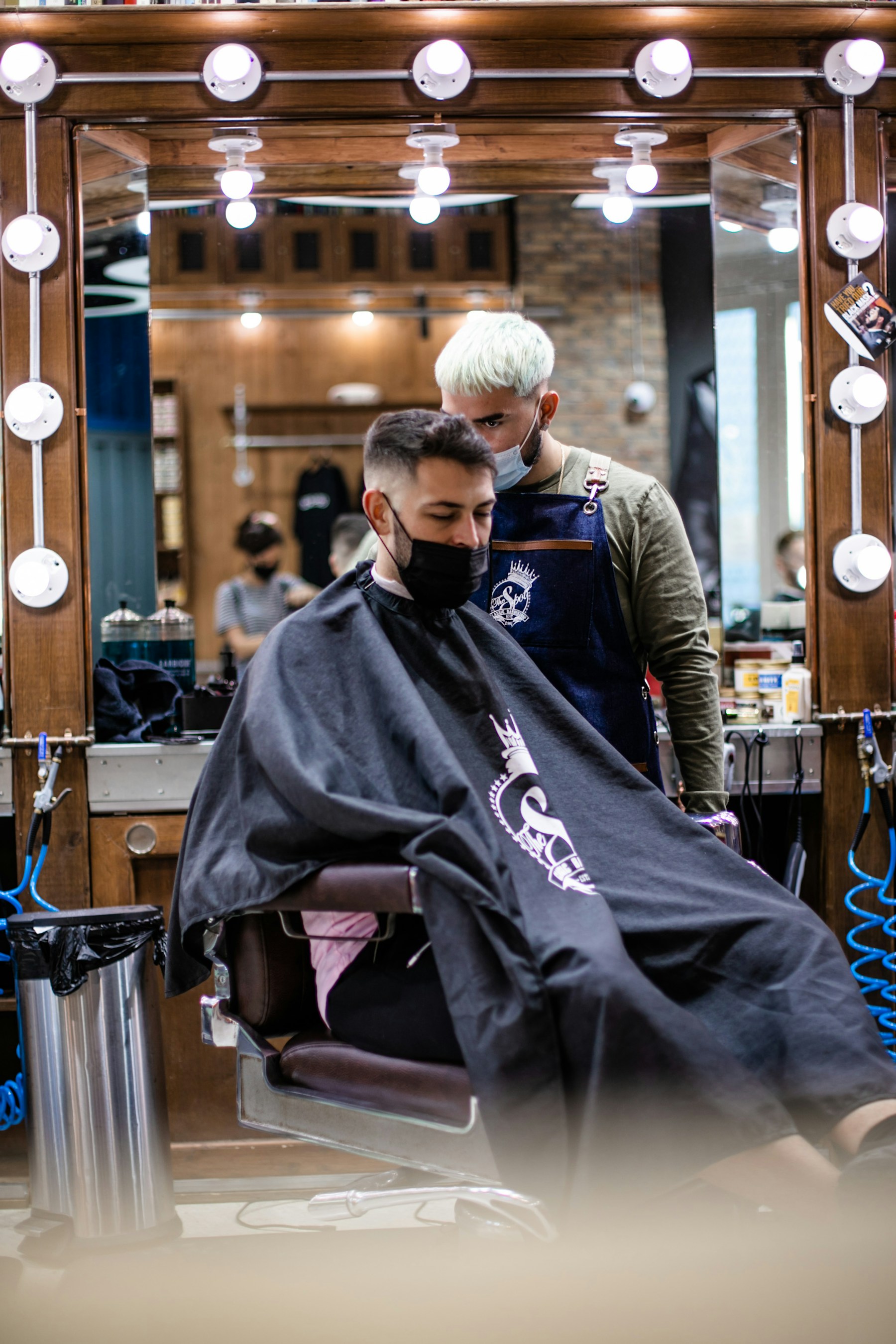 Sfeerbeeld van een barber aan het werk
